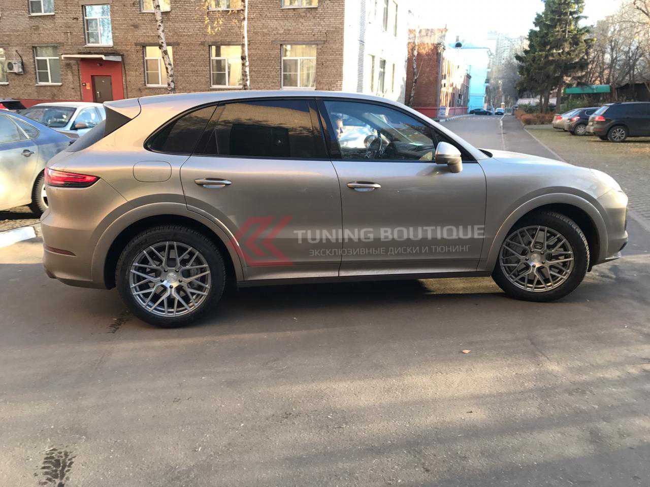 Porsche Cayenne на 20" дисках Rohana RFX10 фото 1